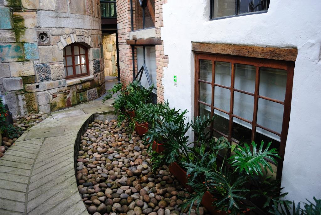 Hotel Casa De La Botica Богота Экстерьер фото